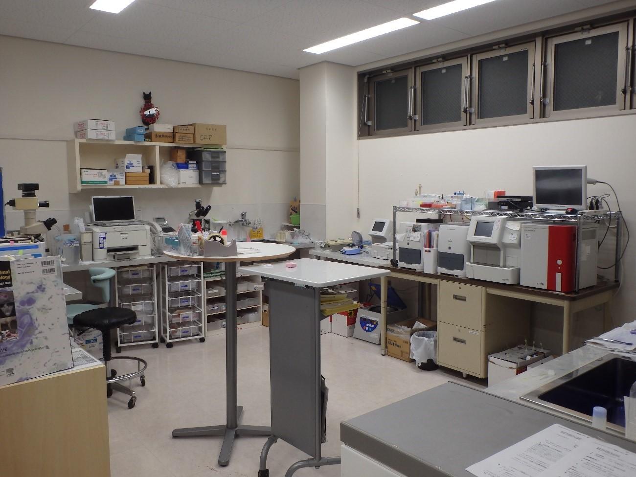 検査室では生化学検査の他、血液凝固検査や血液ガス分析にも対応しています。