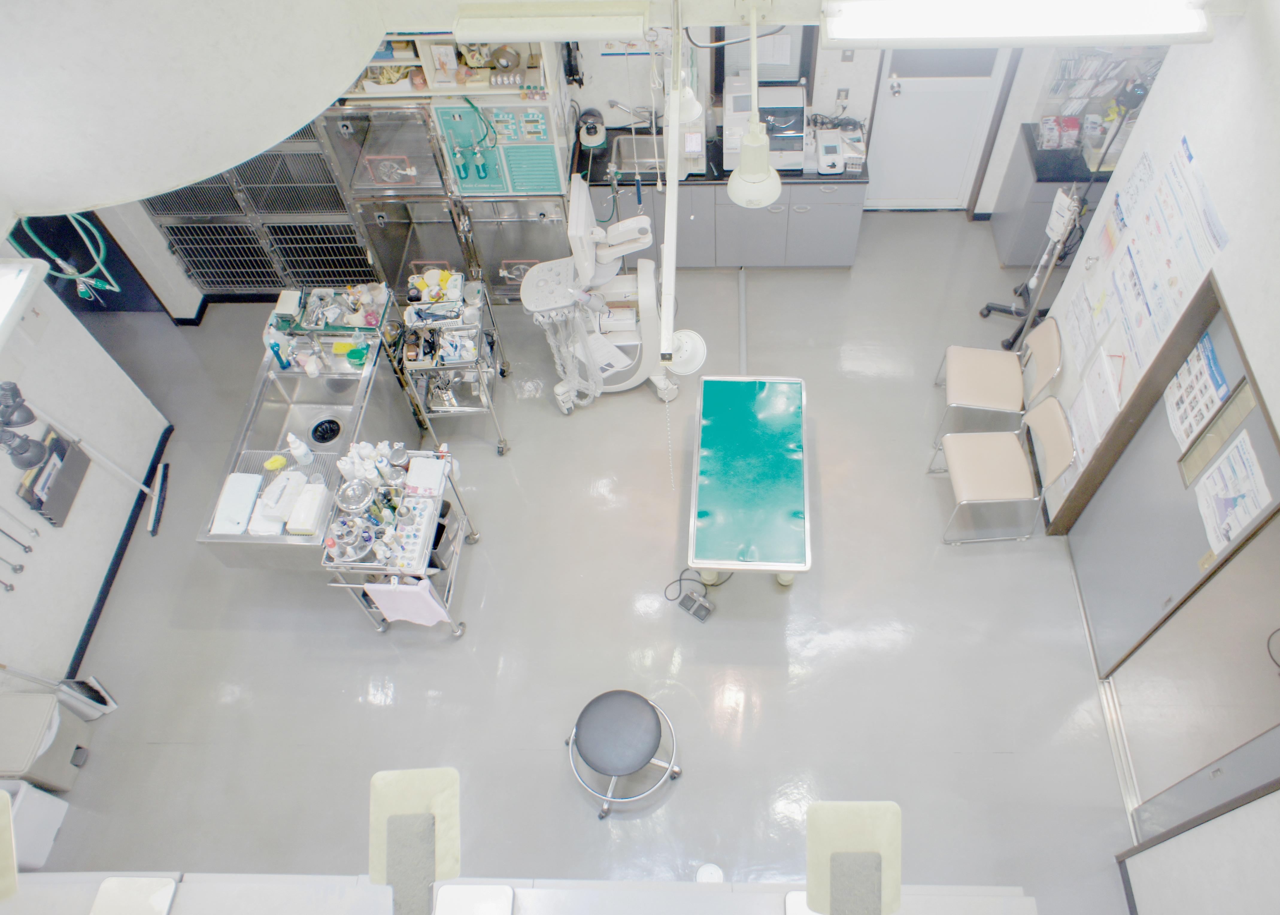 一番広い第3診察室。各種検査機器とICUも揃う病院の中心です。