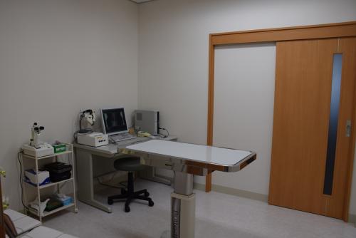 各診察室は広く、すべての部屋でレントゲン画像、CT画像、MRI画像が閲覧出来ます。